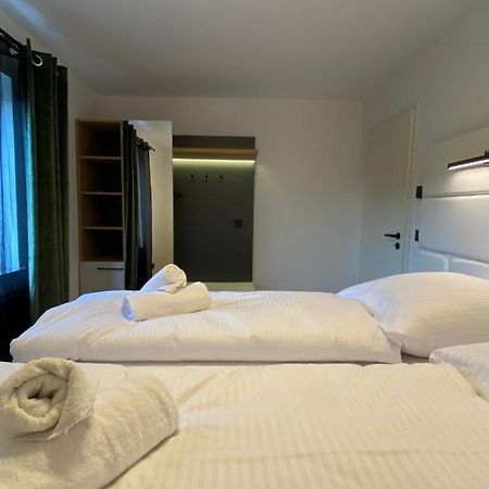 Uraha Apartments ヘルツォーゲンアウラッハ エクステリア 写真